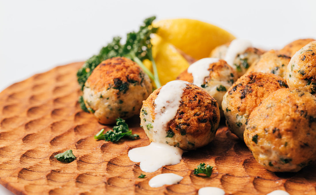 パセリとチキンのミートボール レモンマヨソースを添えて