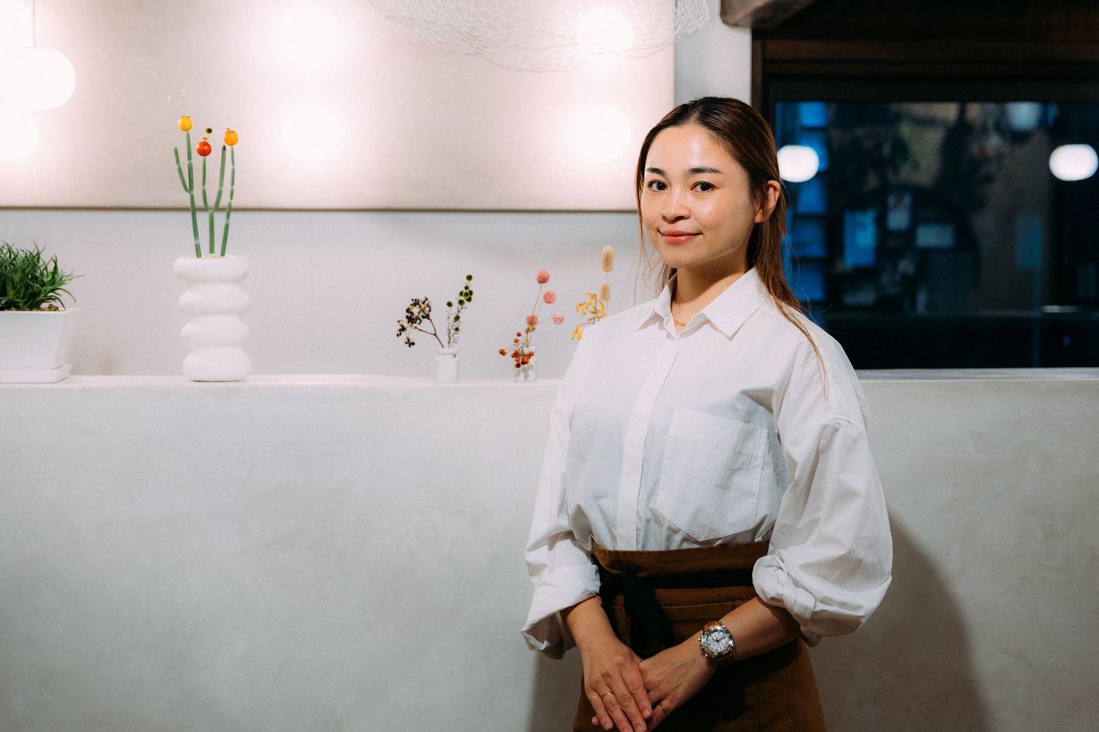 カウンターに立つ Inspice KANAZAWA のスタッフ
